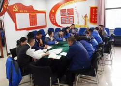 《萬(wàn)和黨建新動(dòng)態(tài)》 萬(wàn)和項(xiàng)管黨支部召開(kāi) “不忘初心、牢記使命”專題組織生活會(huì) 并開(kāi)展民主評(píng)議黨員會(huì)議