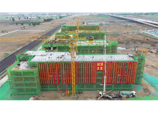 公司監(jiān)理的呼和浩特市第二中學(xué)敕勒川分校教學(xué)區(qū)建設(shè)項(xiàng)目1#教學(xué)樓、實(shí)驗(yàn)樓喜封金頂